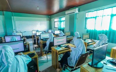 Semangat dan Keseriusan Santri Kelas 9 SMP QSBS ALKAUTSAR 561 Hadapi Try Out